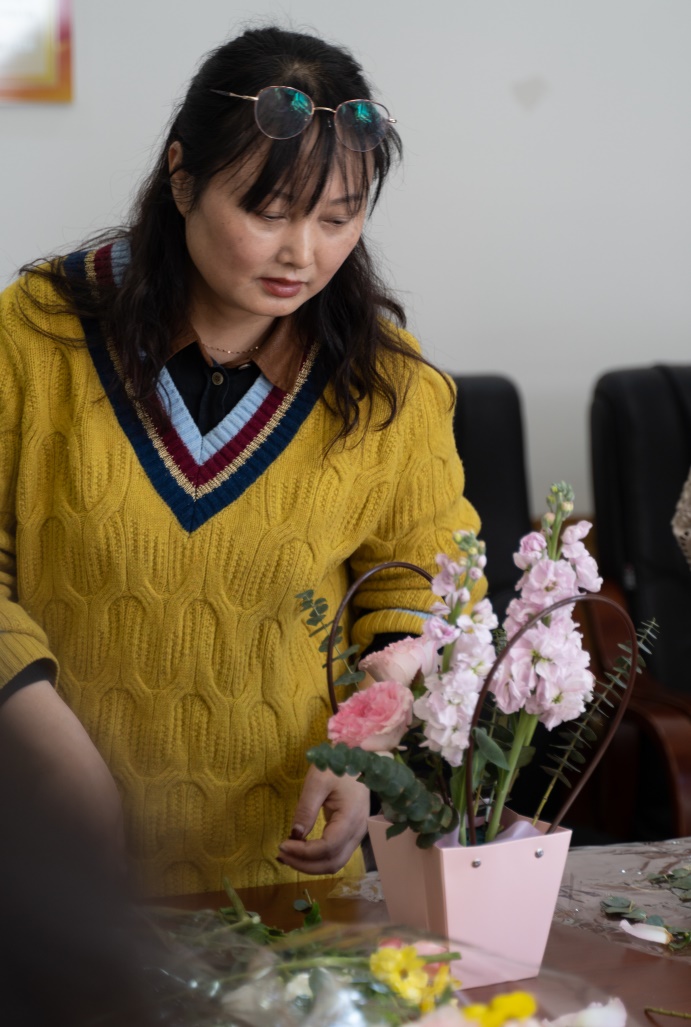 花香三月 綻放“她力量” ——慶祝 “三八”國際勞動婦女節(jié)暨主題黨日活動